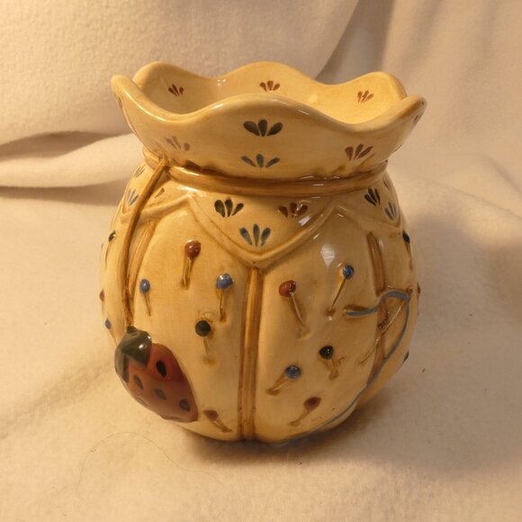 Yankee Candle CottageCore Wax Tart Warmer Pin Cushion Sewing Quilting Country - Picture 3 of 8